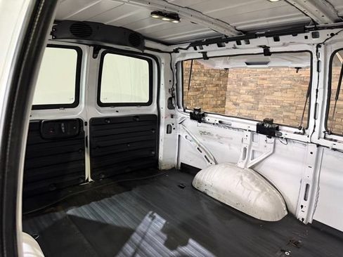 Used 2016 GMC Savana 2500 RWD image 8