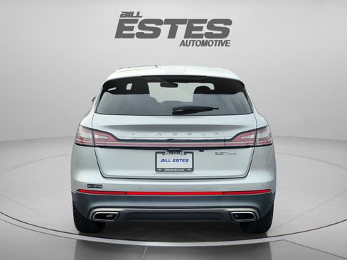 Used 2019 Lincoln Nautilus Premier AWD/4WD image 3