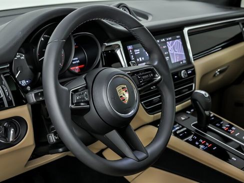 Used 2026 Porsche Macan AWD/4WD image 25