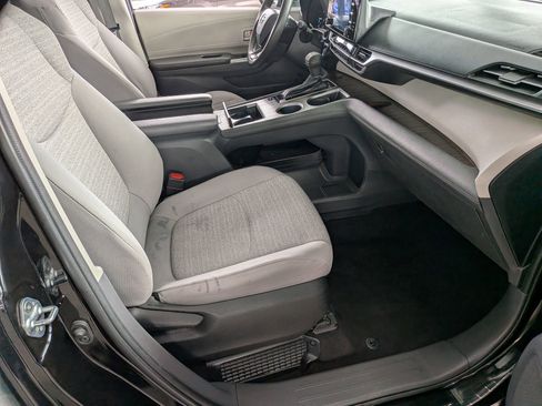 Used 2022 Toyota Sienna LE image 33