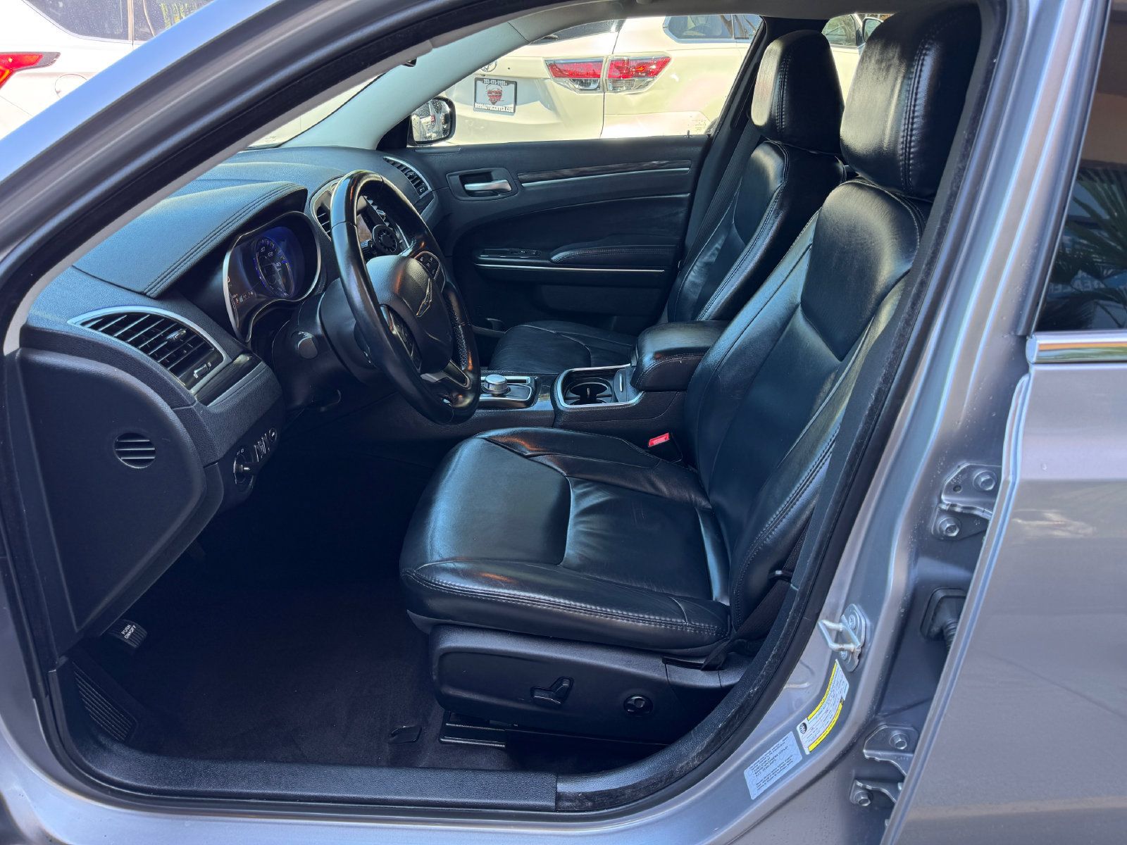 Used 2017 Chrysler 300 Limited AWD/4WD image 9