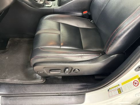 Used 2019 Toyota Highlander SE FWD image 14