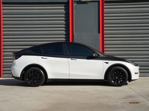 Used 2021 Tesla Model Y Long Range image 6