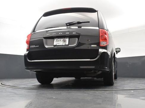 Used 2017 Dodge Grand Caravan SE FWD image 23