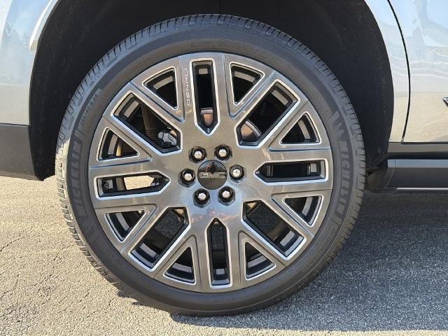 Used 2025 GMC Yukon Denali Ultimate AWD/4WD image 19