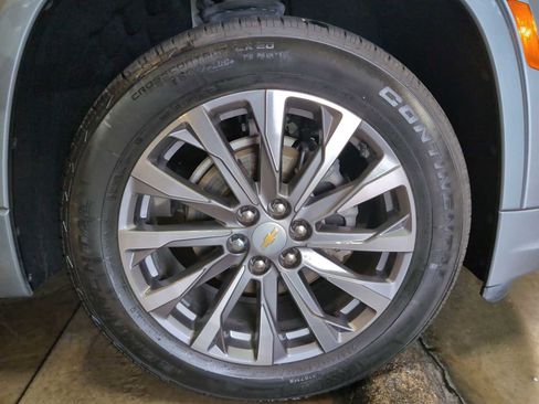 Used 2023 Chevrolet Traverse Premier FWD image 33