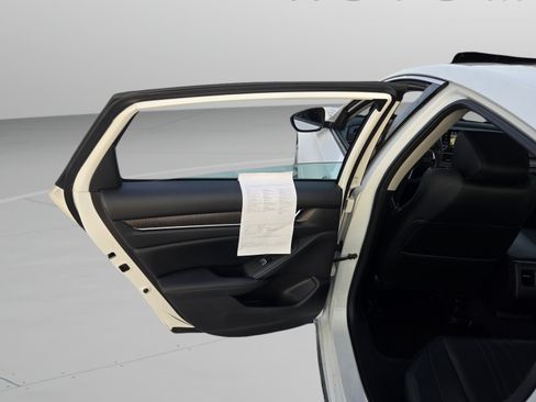 Used 2018 Honda Accord Touring image 18