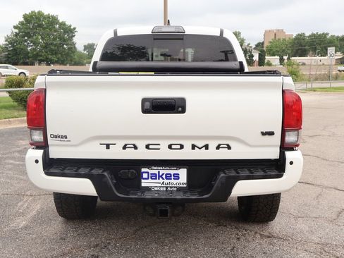 Used 2019 Toyota Tacoma TRD Sport w/ Technology Package AWD/4WD image 7