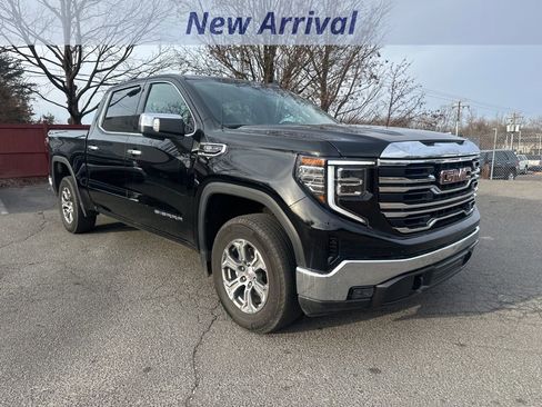 Certified 2025 GMC Sierra 1500 SLT image 2