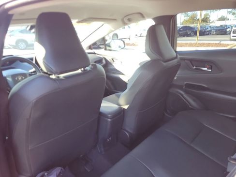 Used 2025 Toyota Prius XLE image 10