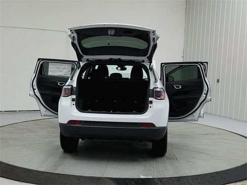 New 2026 Jeep Compass Latitude image 14