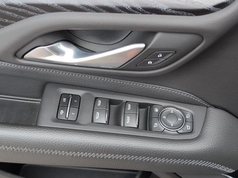 Used 2022 GMC Yukon Denali AWD/4WD image 17
