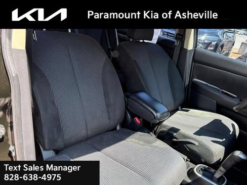 Used 2010 Nissan Versa Hatchback FWD image 16