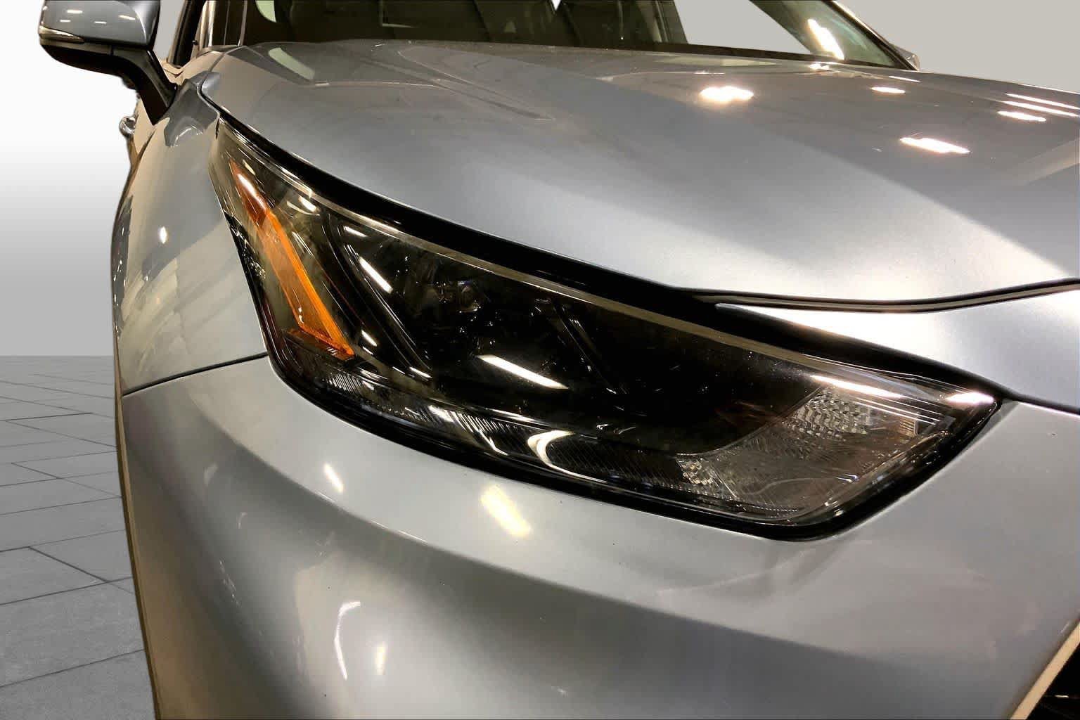 Used 2023 Toyota Highlander XLE AWD/4WD image 28