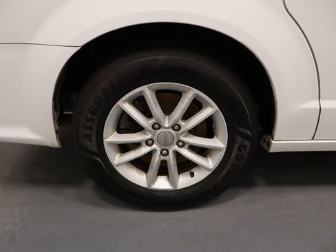 Used 2020 Dodge Grand Caravan SXT image 19