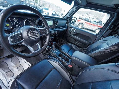 Used 2023 Jeep Wrangler Unlimited Sahara w/ Cold Weather Group image 16