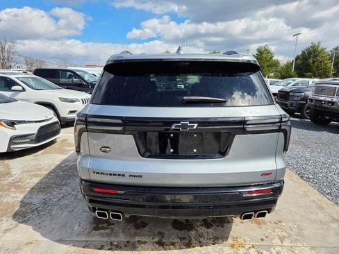 Used 2024 Chevrolet Traverse RS image 5