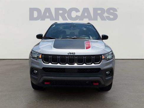 Used 2023 Jeep Compass Trailhawk AWD/4WD image 2