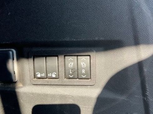 Used 2023 GMC Yukon Denali AWD/4WD image 10