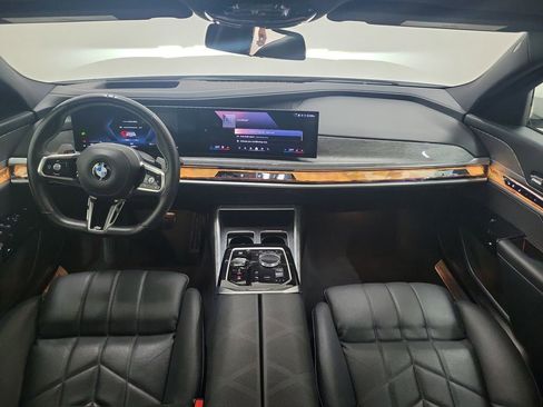 Used 2025 BMW 740i image 16