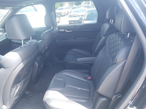 Used 2022 Hyundai Palisade Calligraphy image 12