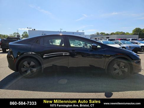 Used 2024 Toyota Prius LE image 6