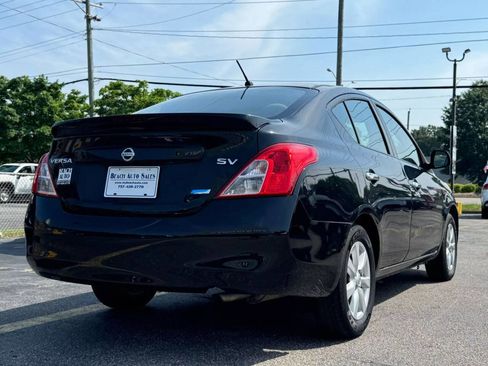 Used 2014 Nissan Versa SV w/ Convenience Package image 4