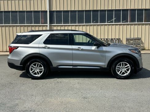 Used 2025 Ford Explorer Active image 10