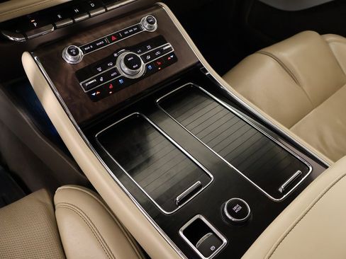 Used 2021 Lincoln Aviator Reserve w/ Equipment Group 202A image 9