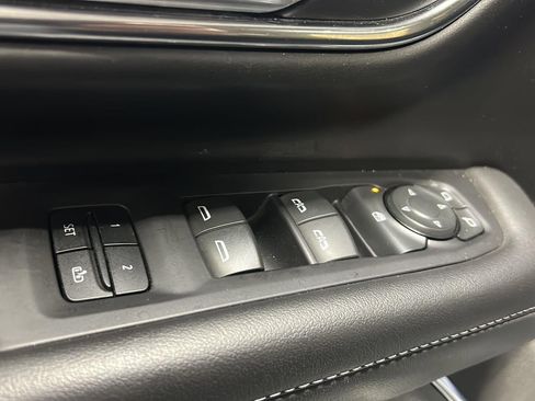 Used 2023 Chevrolet Suburban LT image 17