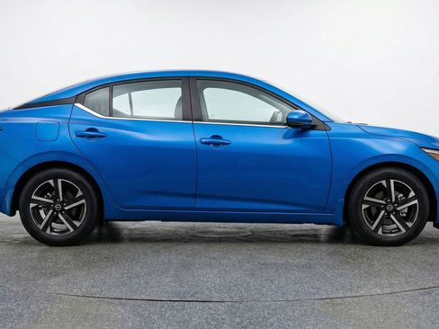 Used 2025 Nissan Sentra SV image 11