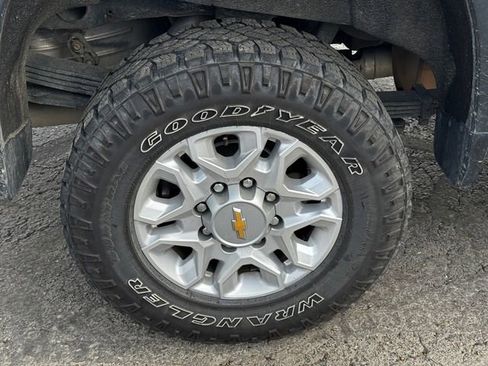 Used 2022 Chevrolet Silverado 2500 LT w/ Convenience Package AWD/4WD image 12