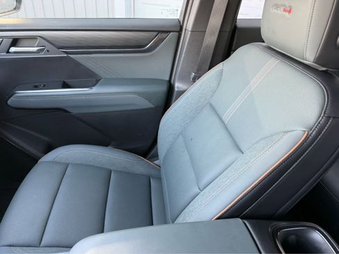 Used 2025 GMC Acadia AT4 w/ Super Cruise Package image 24