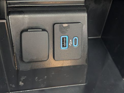 Used 2024 Ford Explorer XLT w/ Equipment Group 202A AWD/4WD image 28
