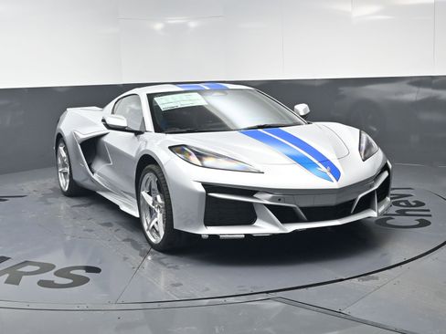 New 2026 Chevrolet Corvette E-Ray w/ Chrome Exterior Badge Package AWD/4WD image 3