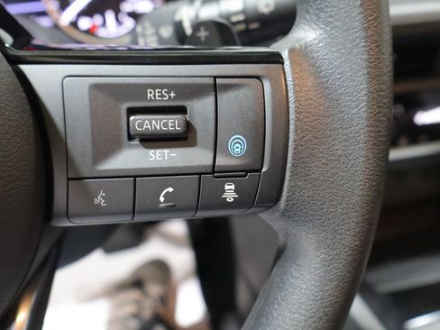 Used 2023 Nissan Rogue SV AWD/4WD image 34