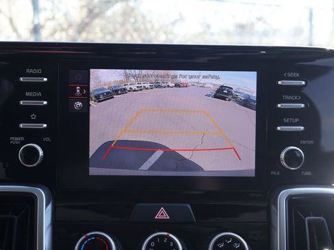 Used 2022 Kia Sorento LX image 16