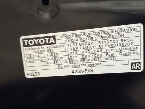Used 2024 Toyota Sienna LE AWD/4WD image 43