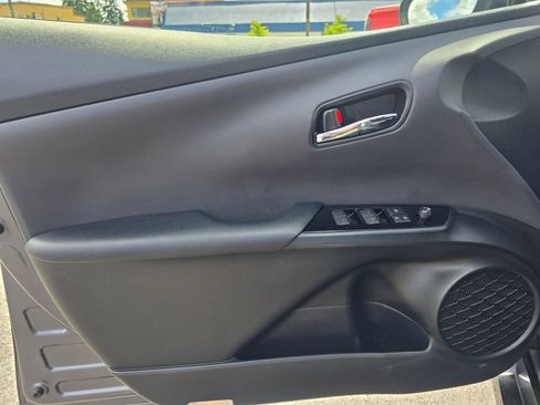 Used 2020 Toyota Prius LE AWD/4WD image 18