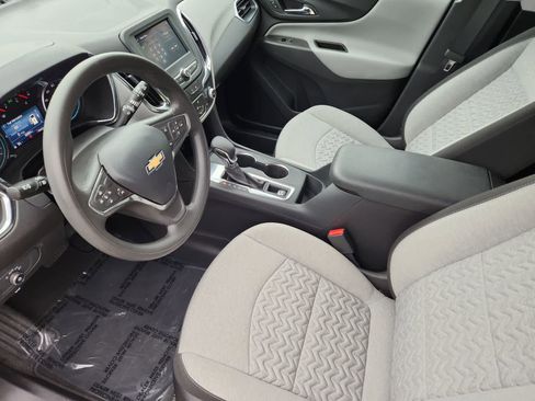 Used 2024 Chevrolet Equinox LS w/ LS Convenience Package FWD image 2