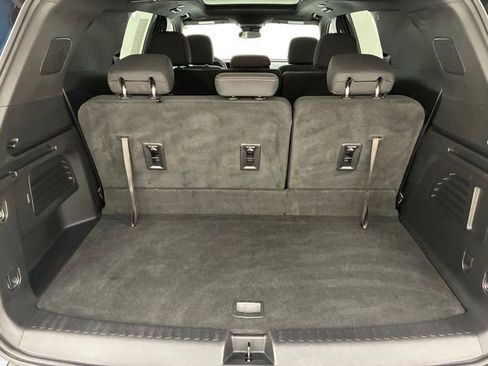 Used 2025 Chevrolet Traverse LT w/ Sun and Wheel Package image 17