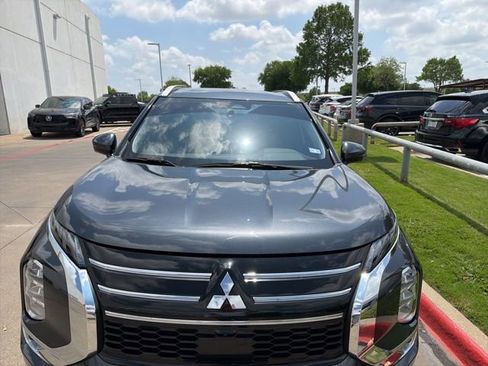 Used 2025 Mitsubishi Outlander SEL image 2