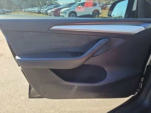 Used 2024 Tesla Model Y Long Range image 32