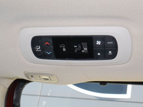 Used 2020 Chrysler Pacifica Limited FWD image 24