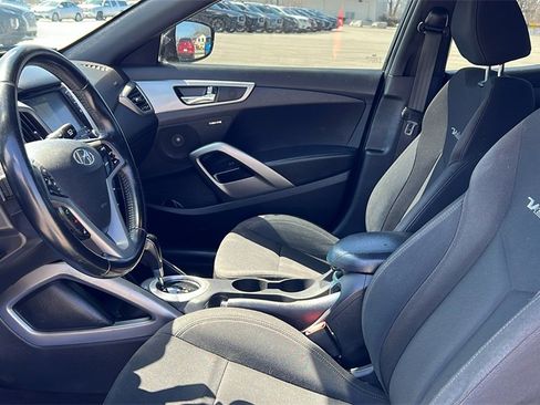 Used 2017 Hyundai Veloster Value Edition image 9