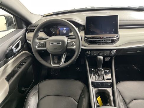 Used 2025 Jeep Compass Limited AWD/4WD image 5