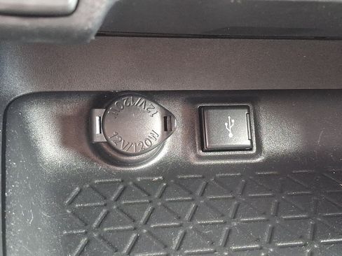 Used 2021 Toyota RAV4 LE AWD/4WD image 24