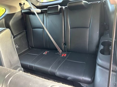 Used 2023 Toyota Highlander XLE FWD image 14
