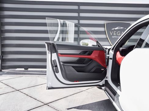 Used 2020 Porsche Taycan Turbo image 29