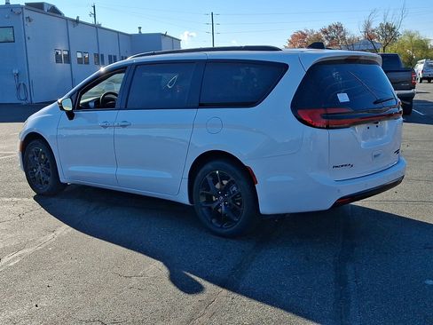 New 2026 Chrysler Pacifica Limited w/ S Appearance Package AWD/4WD image 3